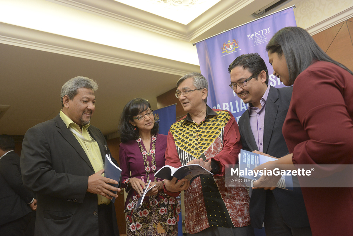 Tan Sri Mohamad Ariff Lancar Buku Malaysia Parliamentary Procedure