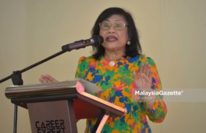 ‘Sorry, saya tak mahu jawab soalan politik’ – Rafidah