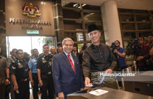 Beri saya masa, perlu dengar taklimat dahulu- Tengku Zafrul