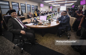 Isu Kampung Baru bukanlah besar seperti digembar-gembur – Annuar