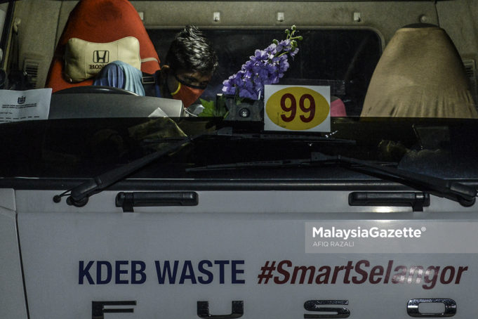 KONTRAKTOR PENGUTIP SAMPAH