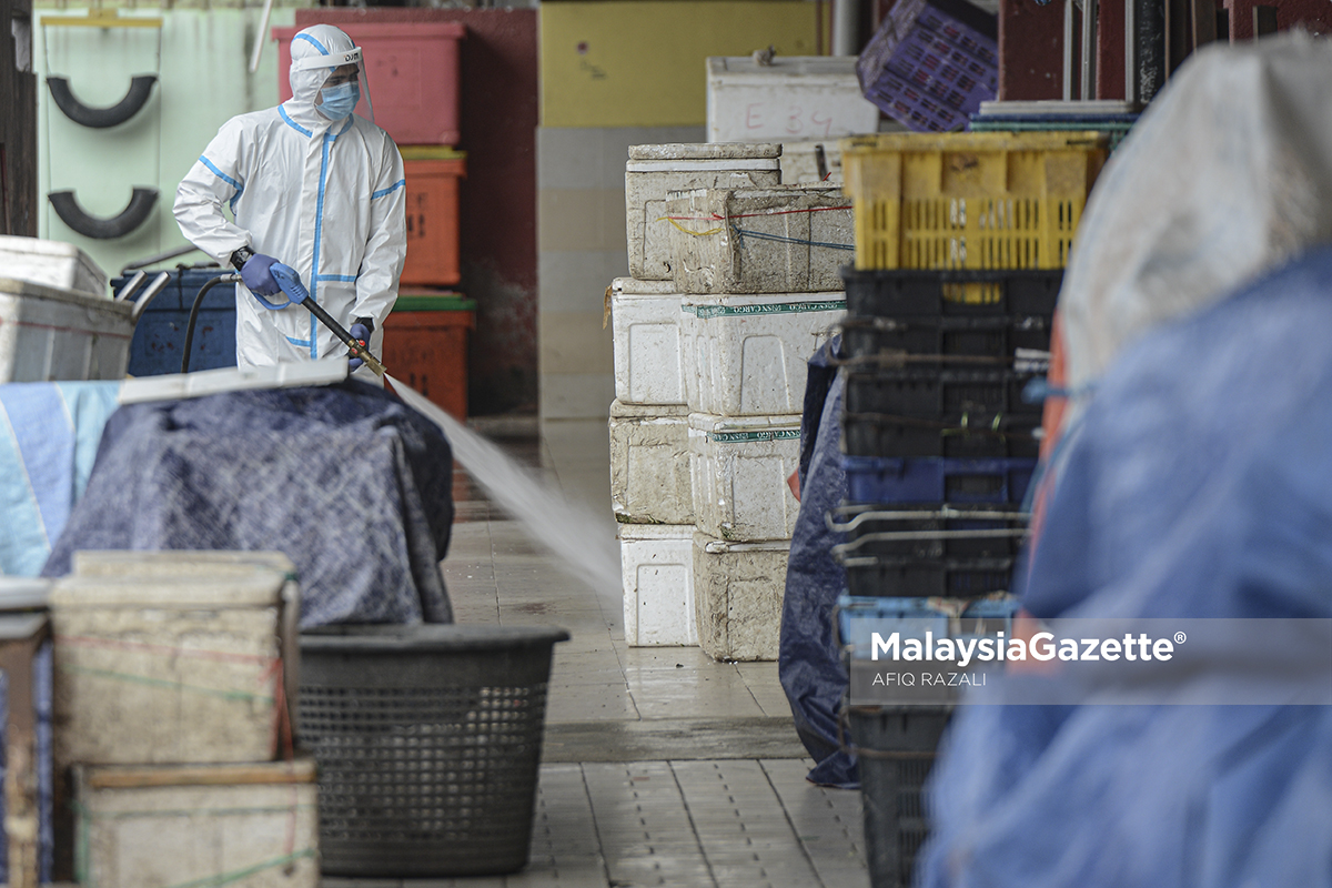 Operasi Pembersihan Disinfeksi di Pasar Besar Jalan Othman