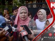 TERKINI : Saya Sedih, Kita Satu Keluarga, “Tun Ada Kata Keluar Bersatu?” – Rina Harun