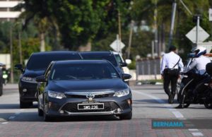 Faizal Azumu menghadap Sultan Perak pagi ini