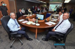 COVID-19: PM umum peruntukan tambahan RM160 juta kepada KKM