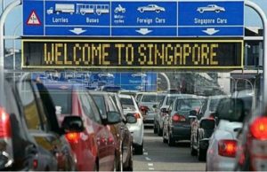 Pekerja Malaysia di Singapura diberi dua pilihan