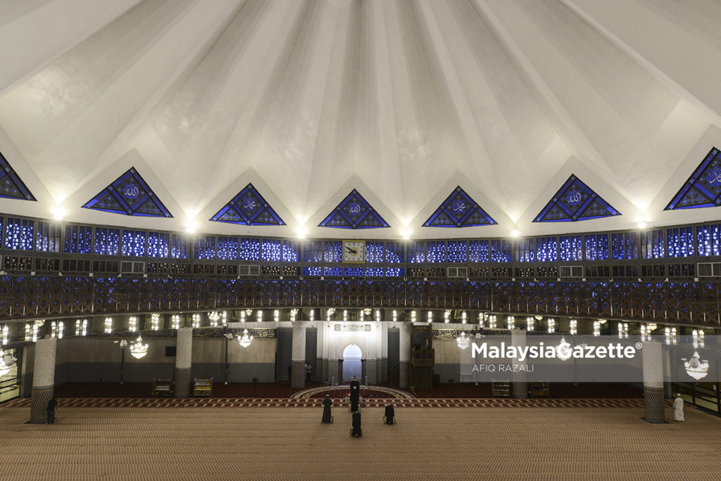 Suasana Masjid Negara Di Malam Pertama Solat Tarawih