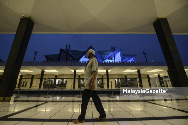 Suasana Masjid Negara Di Malam Pertama Solat Tarawih