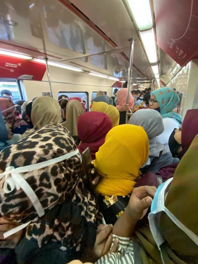 Gambar penumpang berhimpit dalam tren KTMB 'menakutkan'