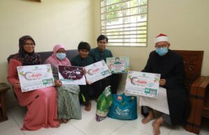 YaPEIM hulur sumbangan kepada balu 3 anak