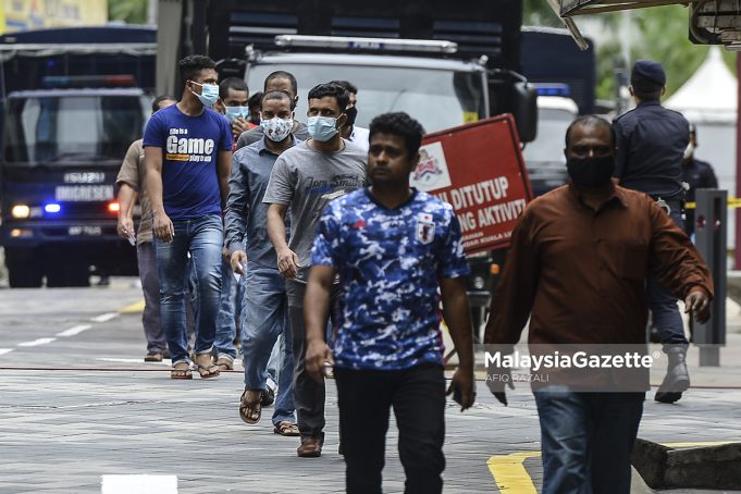 PEMERIKSAAN KESIHATAN DAN DOKUMENTASI WARGA ASING DI JALAN MASJID INDIA