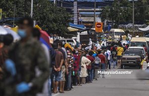 Penduduk dan Peniaga Chow Kit Berbaris Panjang