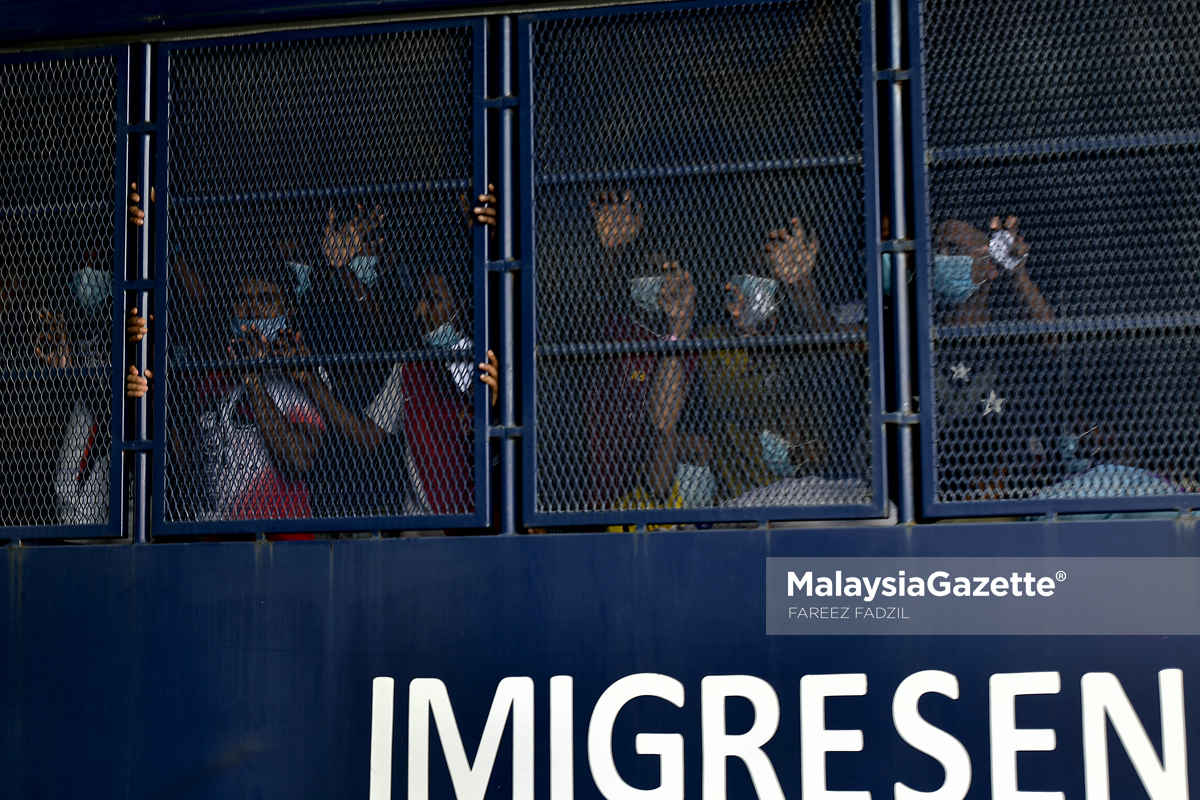Operasi tahan pendatang asing tanpa izin di Pasar Borong KL