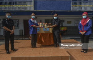 PTPTN sumbang kuih raya kepada barisan hadapan