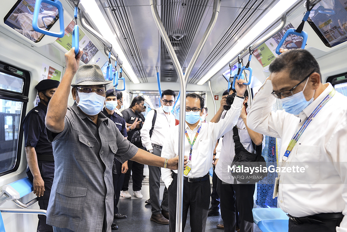 Tajuddin Rahman Tinjauan Pematuhan Jarak Sosial Penumpang LRT