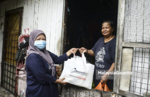 13 Keluarga Setinggan Gembira Terima Sumbangan Ziarah Ramadan MG