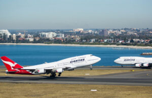 Qantas sedia terbang tanpa penjarakan sosial