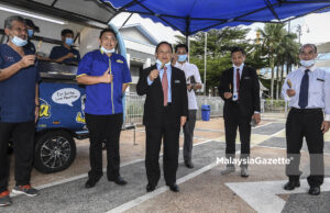 Petugas barisan hadapan dirai dengan produk tuna, aiskrim rumpai laut