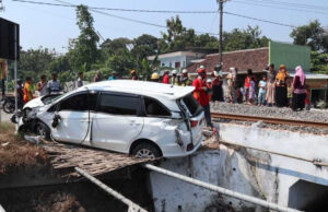Nyaris maut dirempuh keretapi