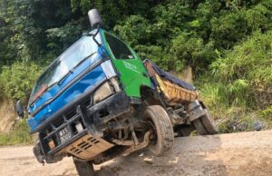 Lori buang sampah haram terbabas lari dari penguat kuasa MPS