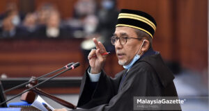 face mask parliament Tajuddin Abdul Rahman fined compound SOP