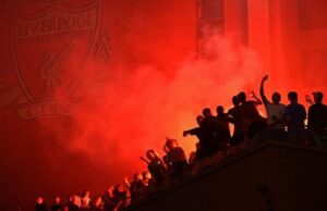 Pemain Liverpool dilarang tinggalkan stadium bersama piala Liga