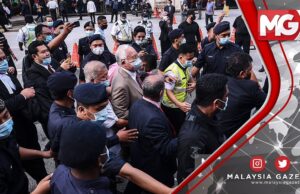 TERKINI : Ribuan Penyokong Berarak Bersama “NAJIB-BOSSKU” ke Mahkamah