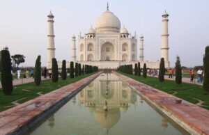 Taj Mahal dibuka semula