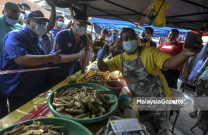 Najib Walkabout ‘Kempen Undi’ Peniaga Pasar Malam #PRKSlim