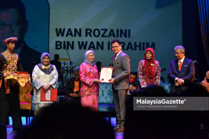 MGF25082020_MAJLIS ANUGERAH PERKHIDMATAN CEMERLANG 2019 MOTAC_10