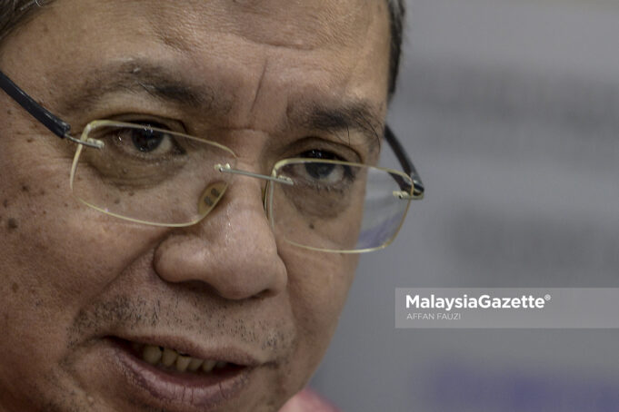 Datuk Saifuddin Abdullah Undi 18 GE15 General Election voters vote
