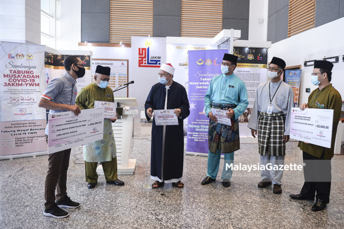 MGF180920_PENYAMPAIAN SUMBANGAN TABUNG MUSAADAH COVID (4)