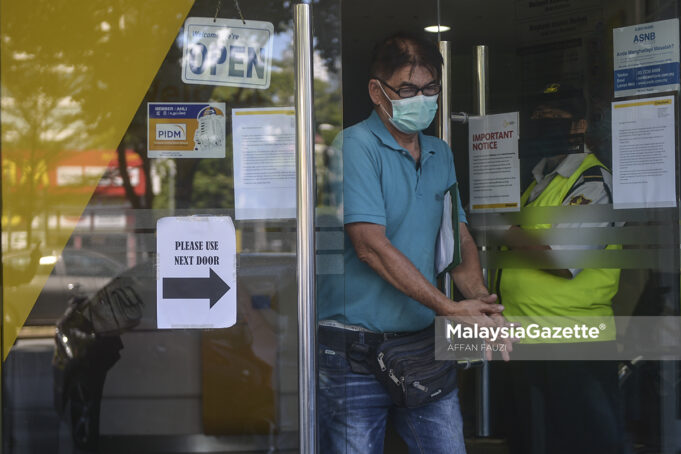 MGF25032020_TINJAUAN ORANG RAMAI DI BANK02