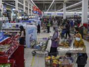 Cakap tak panik tapi ‘berebut’ beli stok makanan