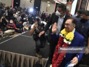 Anwar serah dokumen sahih, dakwa terima sokongan lebih 120 ahli Parlimen