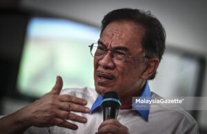 Moratorium: Anwar pertikai kerajaan senyap