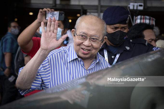 Tengku Razaleigh Tengku Hamzah Ku Li resigns UMNO Advisory Board Chairman