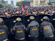 400 ditahan bantah undang-undang Omnibus