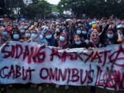 14 penunjuk perasaan di Jakarta positif Covid-19