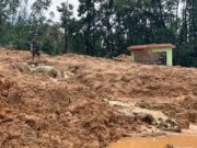 Tanah runtuh: 22 anggota tentera Vietnam hilang