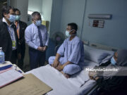 Dr Adham Baba Lawat Anggota Polis Trafik Cedera Ketika SJR