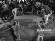 Anak dan Isteri Iring Dengan Air Mata Pengebumian Mendiang Koperal Baharuddin