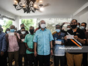Najib Serah Cek Pampasan Kepada 15 Keluarga Kampung Kastam