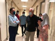 Anwar, Wan Azizah ziarah ibu Najib