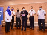 221 pelajar Langkawi terima sumbangan cermin mata TNB