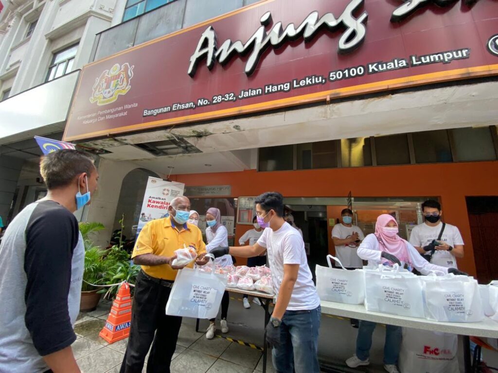 Program jalinan strategik dengan Suspended Meal Association Malaysia ini rata-rata menyasarkan golongan penerima dari kalangan B40 dan golongan kurang upaya yang terkesan dari sudut ekonomi dan sosial di sekitar ibu kota ekoran pandemik Covid-19.