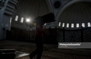 Masjid Wilayah Persekutuan Tukar Karpet Berusia 20 Tahun