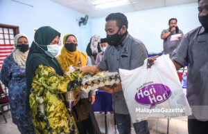 Penghuni Flat Sentul Utama Terima Bantuan Covid-19