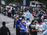 Pekerja asing wajib buat ujian saringan Covid-19 mulai tahun depan