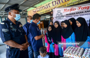 YPKPJM sumbang barangan asas kepada 4 rumah anak yatim